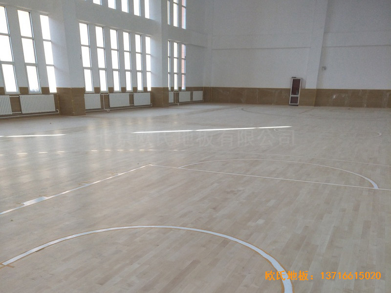 银川第二十九中学篮球馆体育木地板铺设案例5