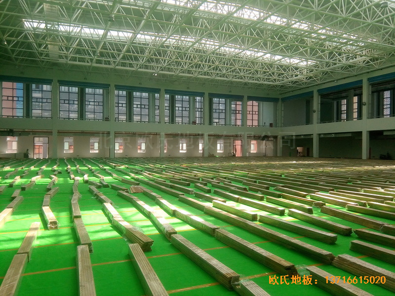 陕西安康职业技术学院篮球馆运动木地板施工案例1