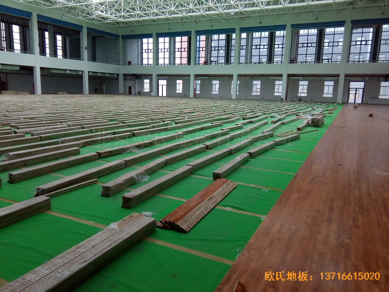 陕西安康职业技术学院篮球馆运动木地板施工案例2