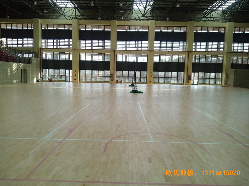 云南滇西技术大学总部篮球馆运动木地板施工案例0
