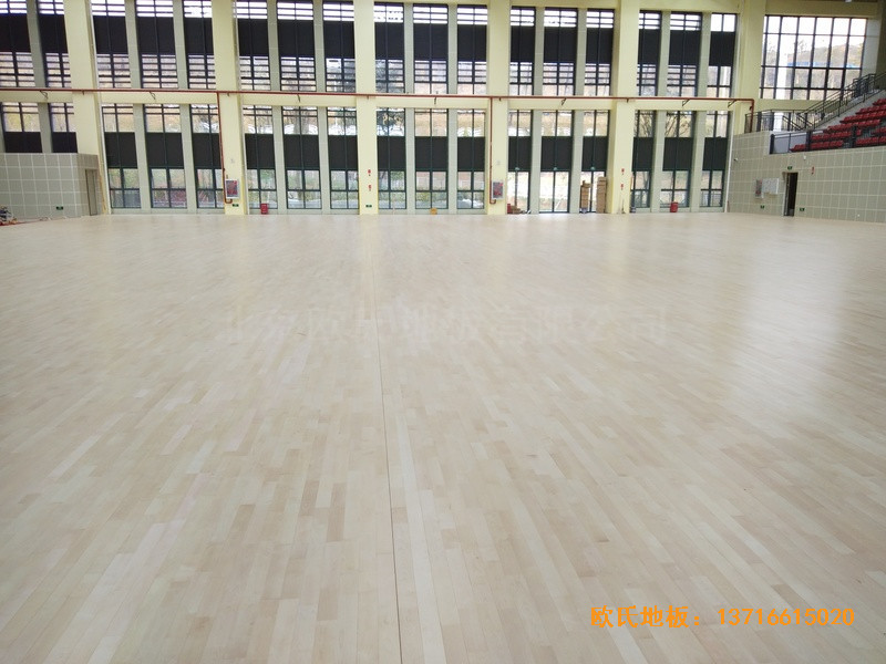 云南滇西技术大学总部篮球馆运动木地板施工案例2