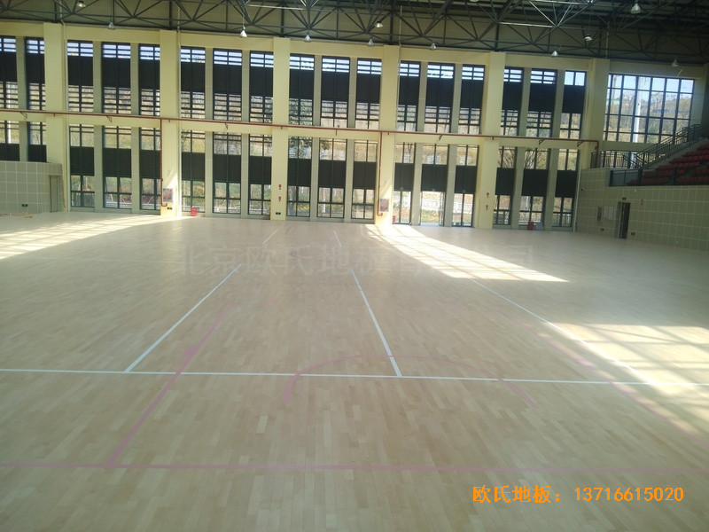 云南滇西技术大学总部篮球馆运动木地板施工案例4