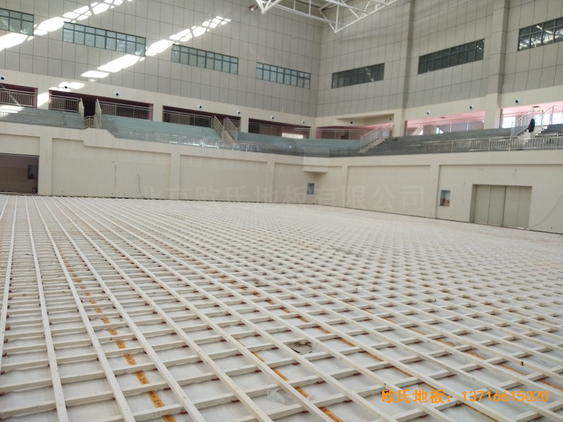 云南红河州财经大学体育馆体育木地板铺设案例2