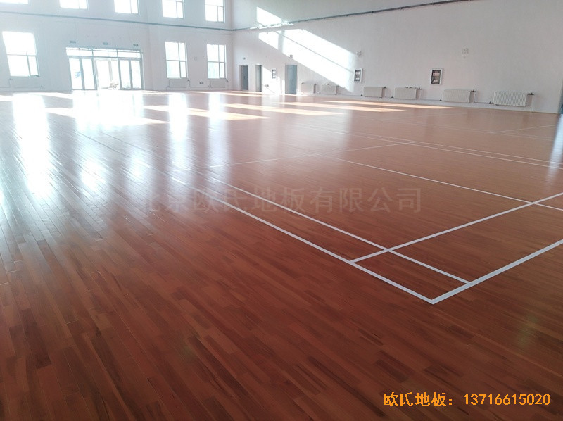 内蒙左旗吉兰泰镇五中运动馆体育木地板施工案例1