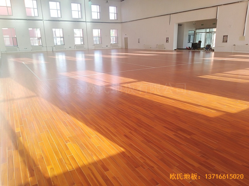 内蒙左旗吉兰泰镇五中运动馆体育木地板施工案例2