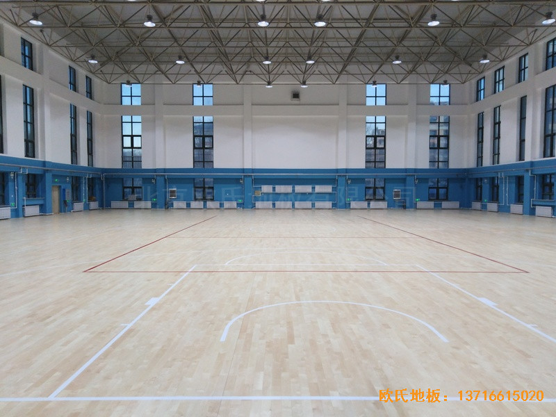内蒙古扎兰屯职业学院篮球馆体育木地板铺装案例5