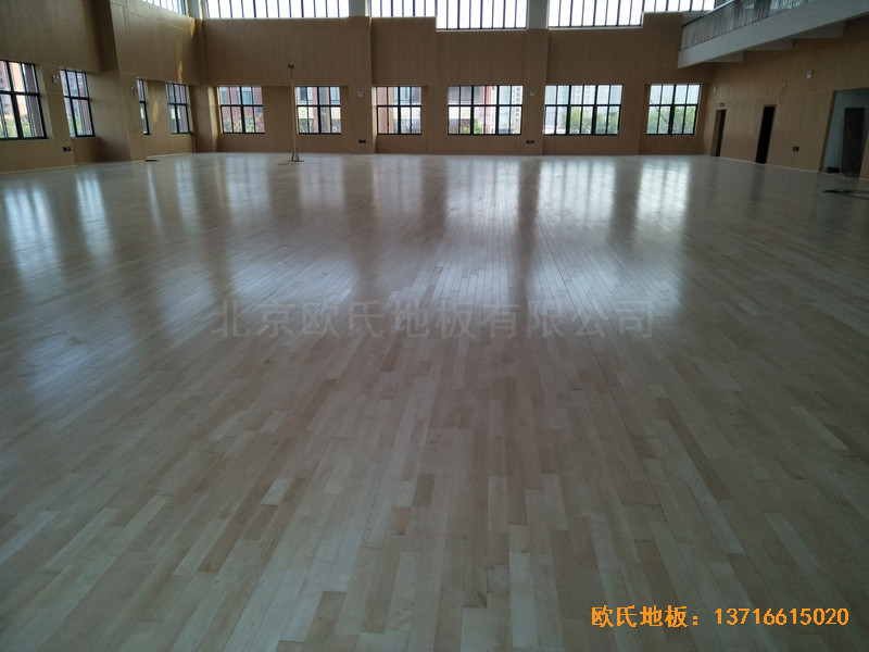 上海松江区佘北学校运动馆运动木地板安装案例5