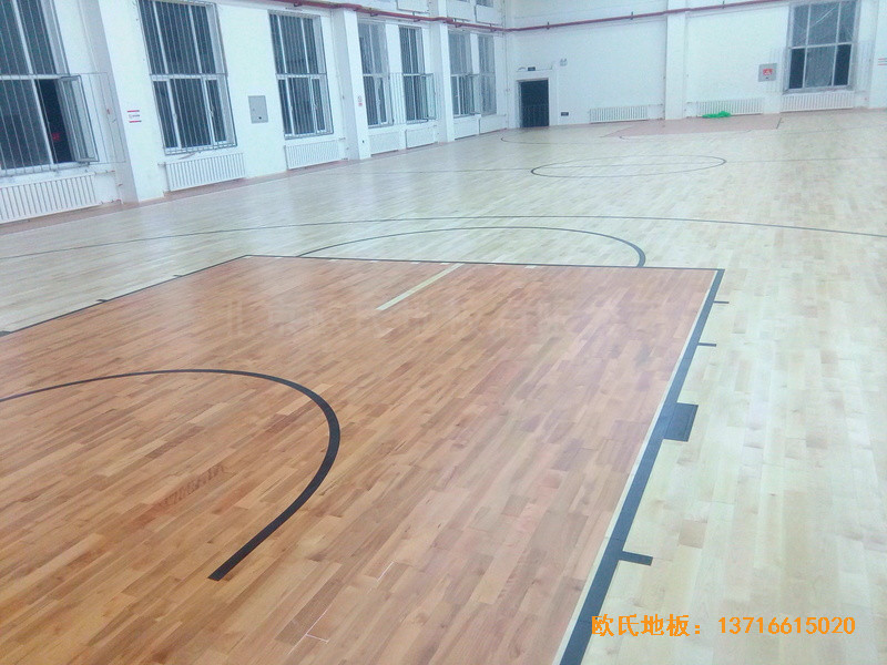 吉林篝火篮球训练馆体育木地板铺设案例0