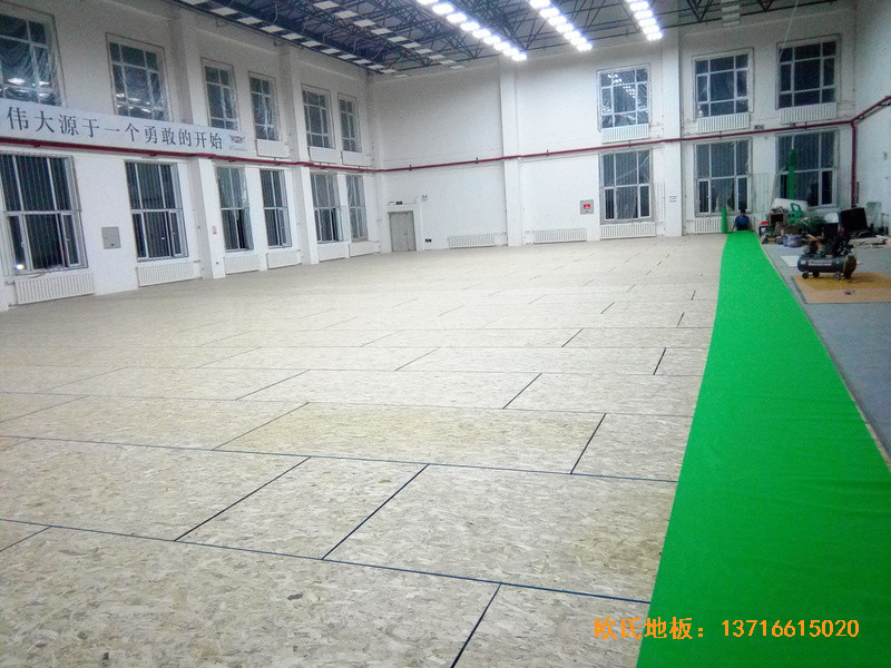 吉林篝火篮球训练馆体育木地板铺设案例2