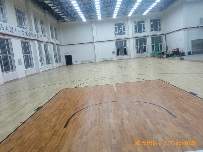 吉林篝火篮球训练馆体育木地板铺设案例5