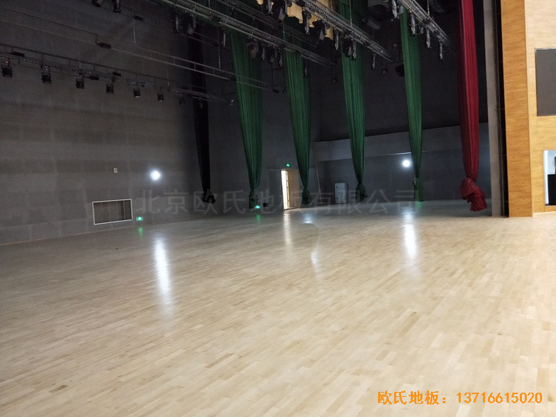 四川宜宾五粮液白酒学院运动馆体育木地板铺设案例5