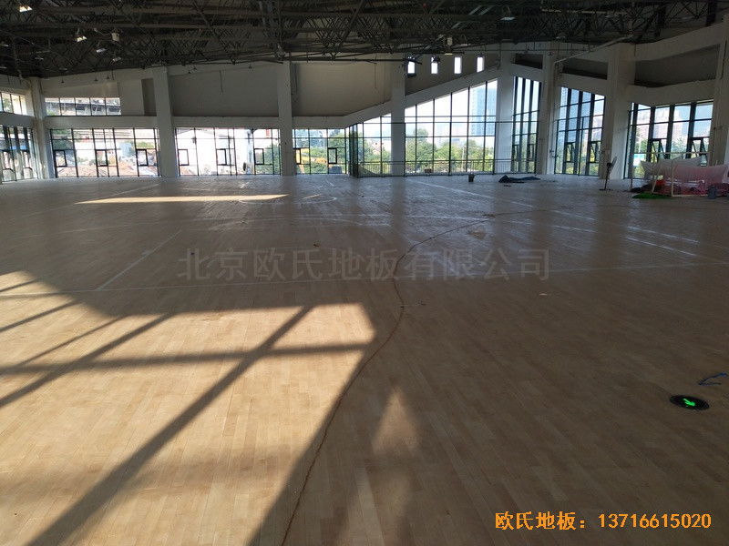 四川宜宾市临港实验学校体育馆体育地板铺装案例0