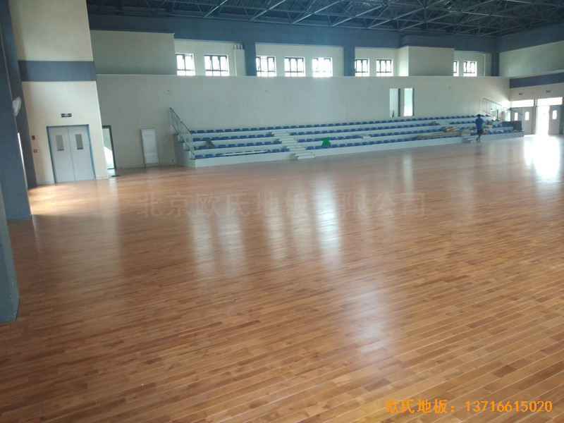 四川成都怡馨家园中学运动馆体育木地板施工案例0