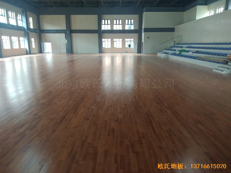 四川成都怡馨家园中学运动馆体育木地板施工案例3