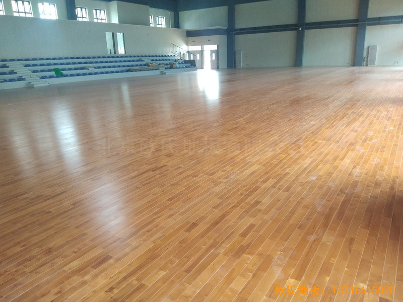 四川成都怡馨家园中学运动馆体育木地板施工案例5