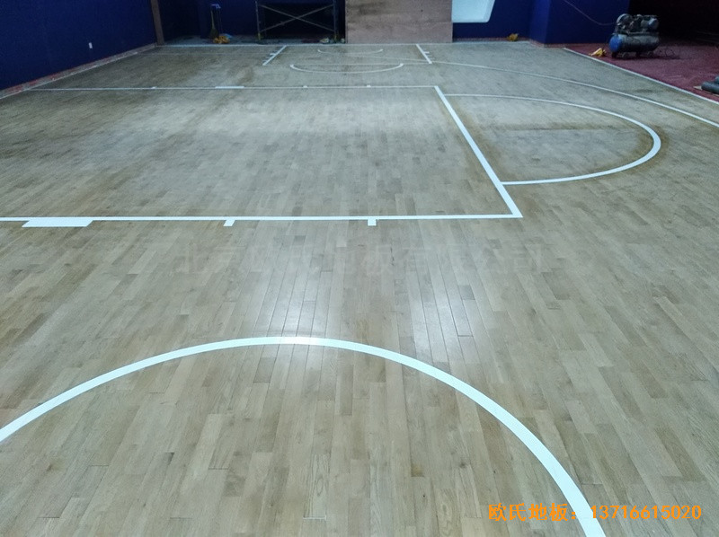 天津鲁能城购物中心篮球馆体育木地板安装案例0