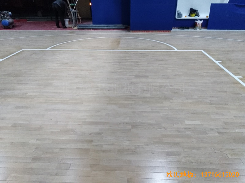 天津鲁能城购物中心篮球馆体育木地板安装案例2