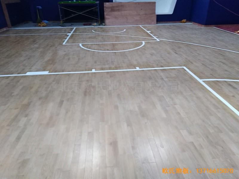 天津鲁能城购物中心篮球馆体育木地板安装案例4