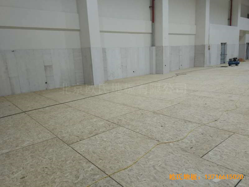 上海滨江文教区三楼篮球馆运动木地板施工案例1