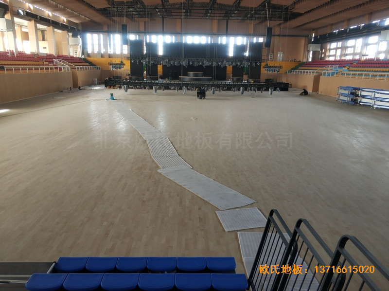 宝鸡职业技术学院体育馆体育木地板安装案例3
