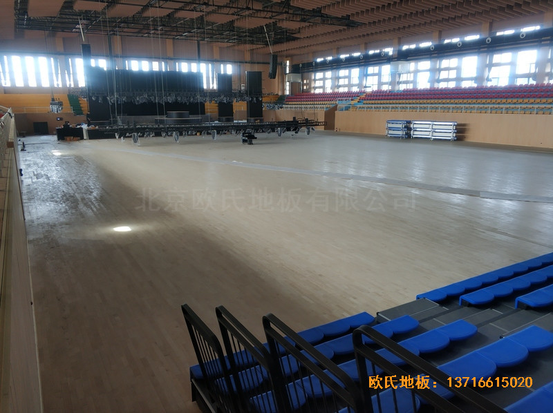 宝鸡职业技术学院体育馆体育木地板安装案例4
