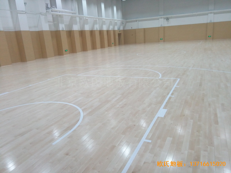 山东济南历下区燕山学校篮球馆运动地板铺设案例5