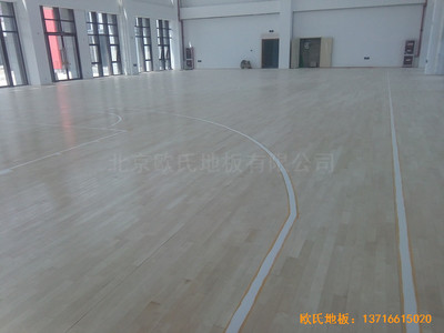 江苏常卅市都市科技园篮球馆运动木地板铺装案例