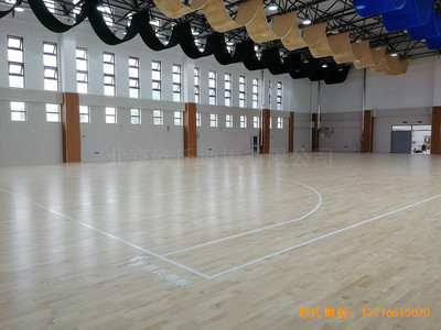 乌鲁木齐达坂城中学篮球馆运动地板安装案例