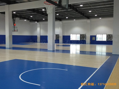 上海虹梅南路2599鑫空蓝球馆体育木地板铺设案例