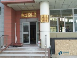 寻求体育场地地板哪个牌子较好