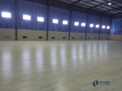 用什么体育场地板厂家报价