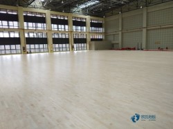 高端体育场地板厂家报价
