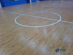 用什么篮球场地地板厂家报价
