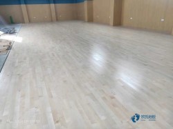 双层龙骨体育地板清洁保养