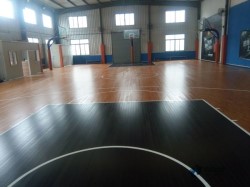 那里有篮球馆木地板安装公司