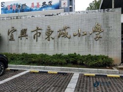 松木篮球体育地板厂家报价