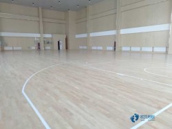 用什么运动场木地板安装公司