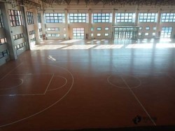 那里有体育篮球地板安装公司
