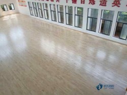 那里有运动篮球地板安装公司