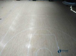 用什么篮球体育地板安装公司