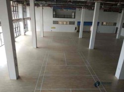 学校运动型木地板施工方案