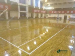 篮球体育地板哪个牌子较好